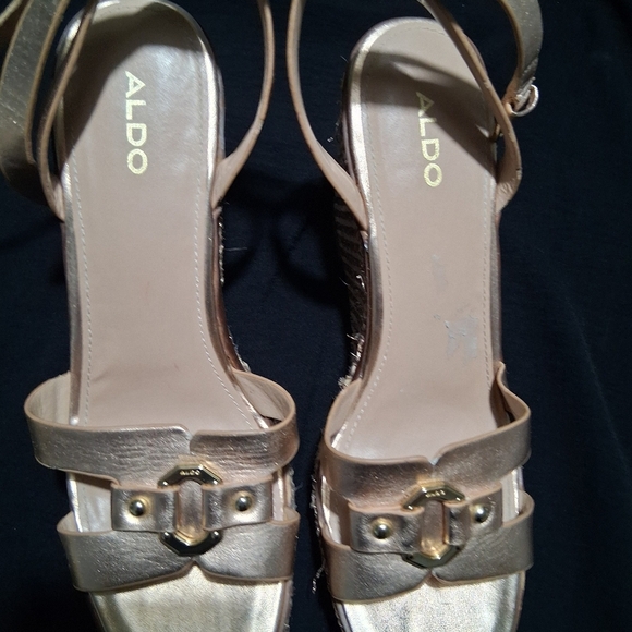 Aldo Tan and Gold Sandals with Strappy Design - Picture 3 of 8